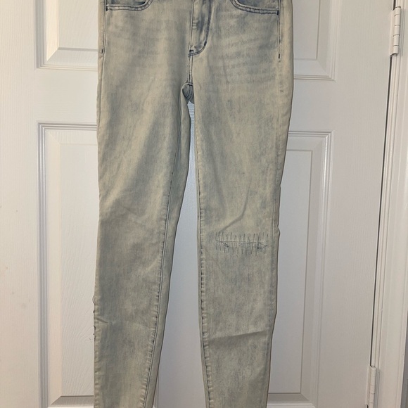 Light Wash AE Jeans! - Picture 2 of 5